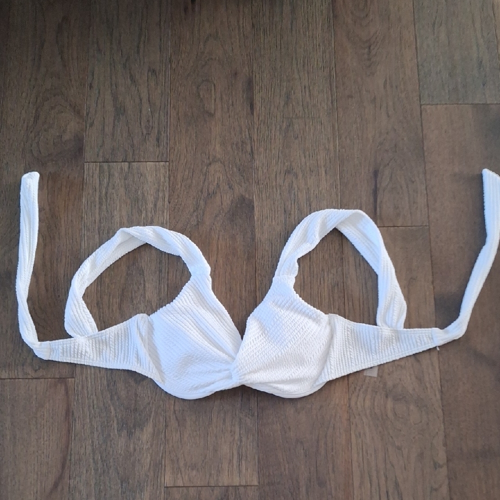 White Bikini Top🔆🔆free Add On 🔆🔆